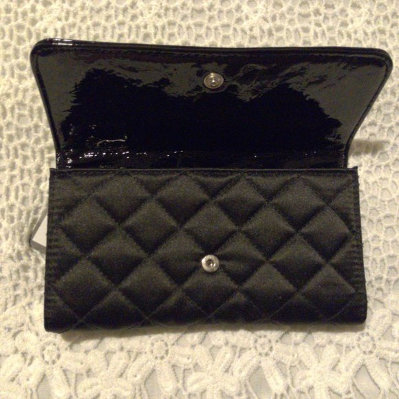 NWT Guess wallet *Final Price* - Picture 3 of 4